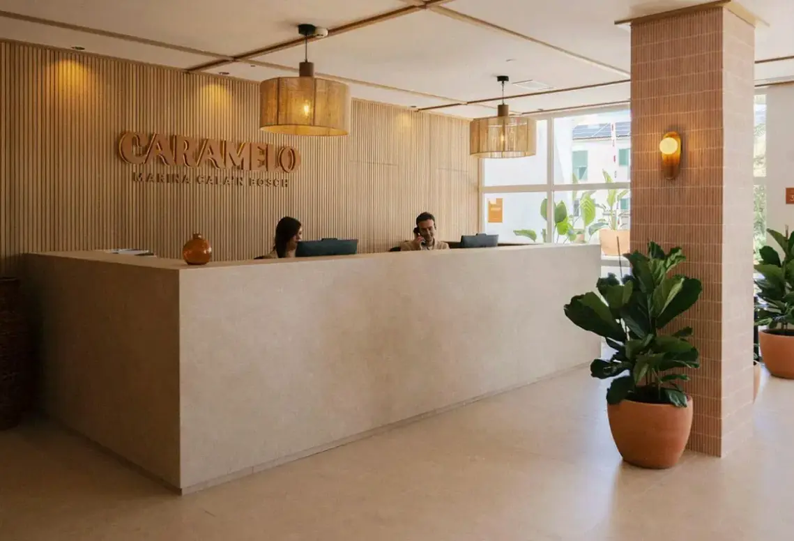Lobby hotelu Caramelo Marina Cala'n Bosch
