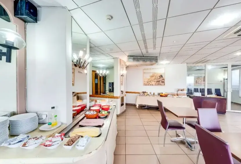 Restauracja i jedzenie w hotelu Carlton (Sliema)