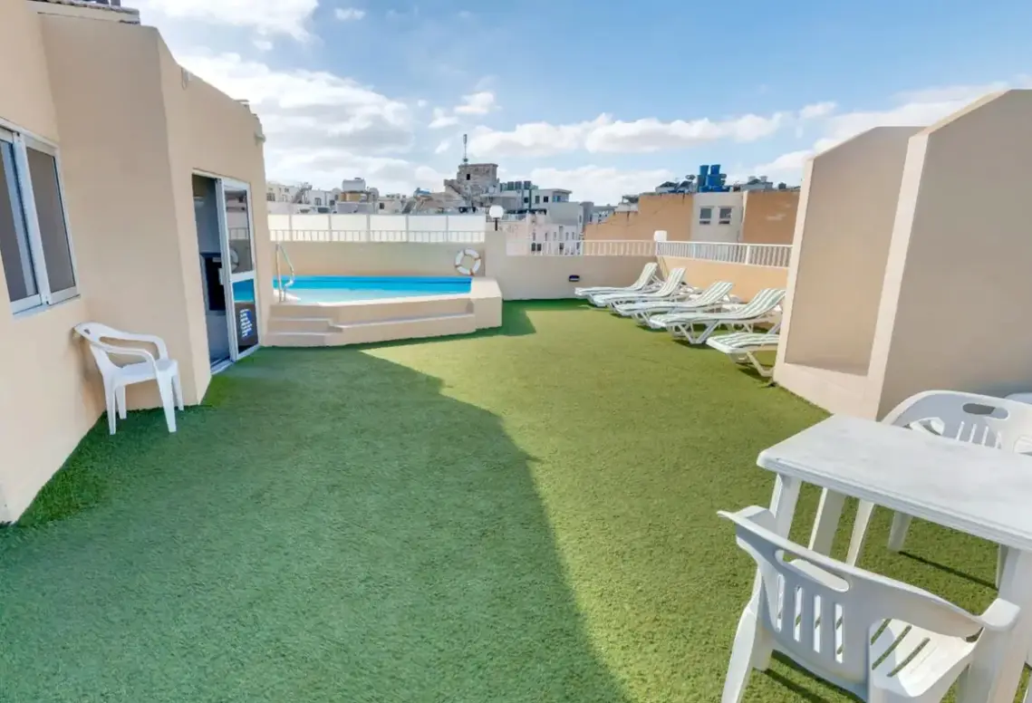 Basen w hotelu Carlton (Sliema)