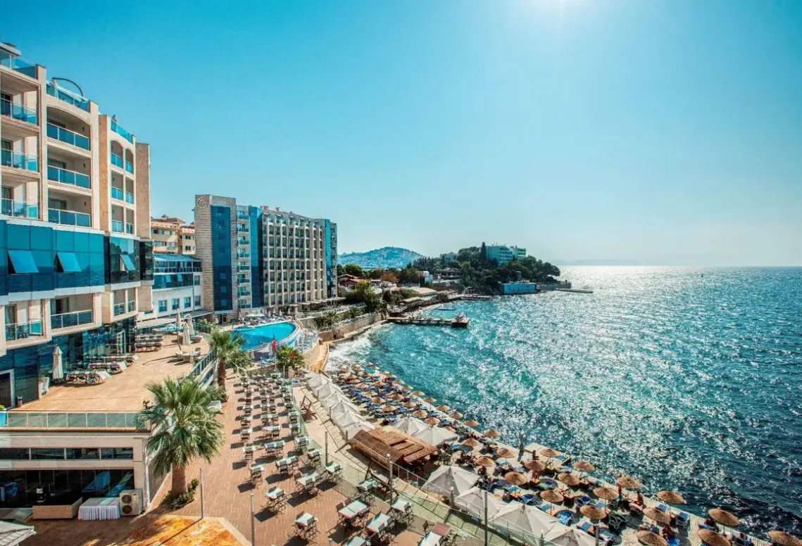 Plaża przy hotelu Charisma Deluxe (Kusadasi)