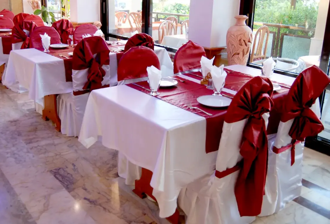 Restauracja i jedzenie w hotelu Cidihan