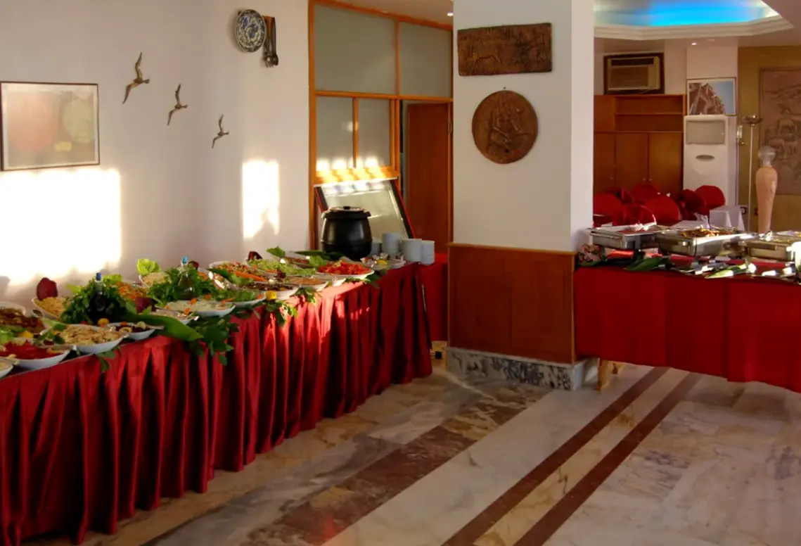 Restauracja i jedzenie w hotelu Cidihan