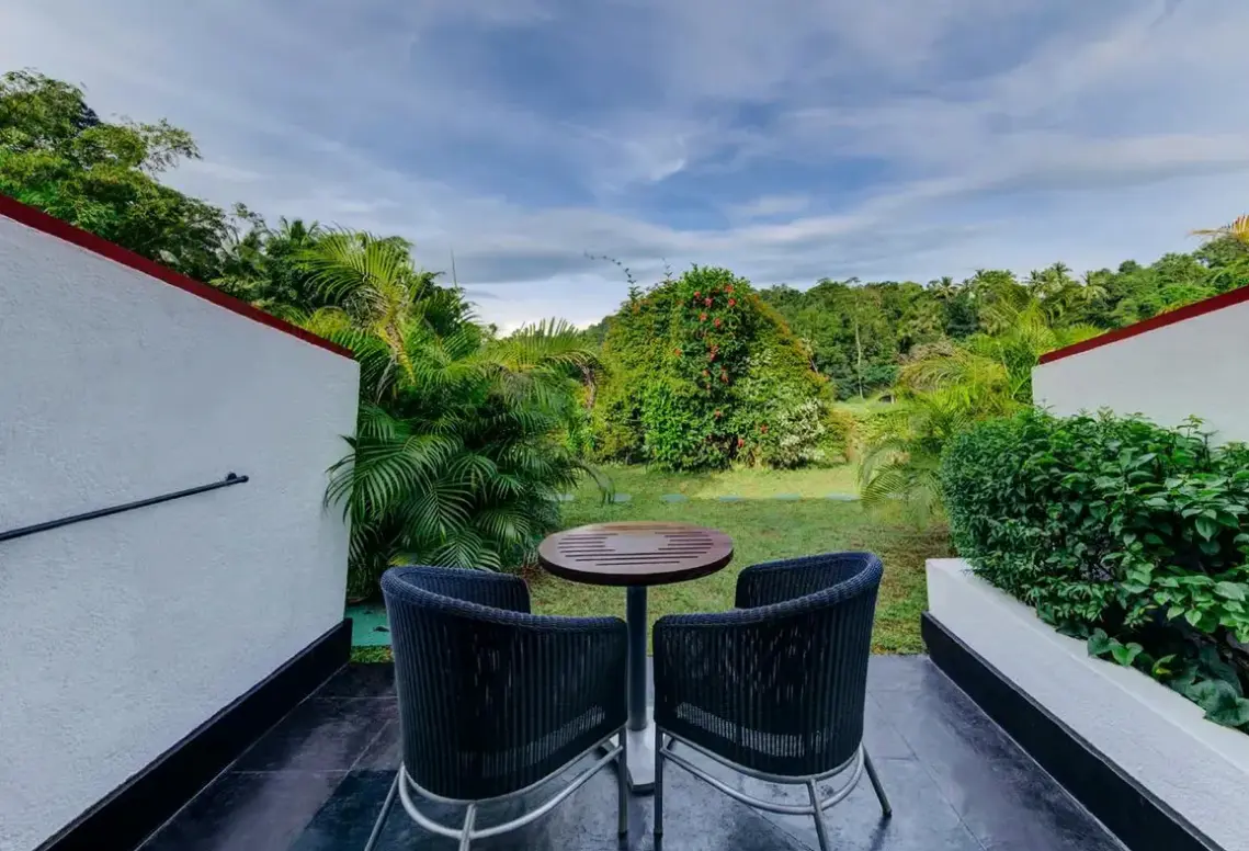 Widok z hotelu Cinnamon Citadel