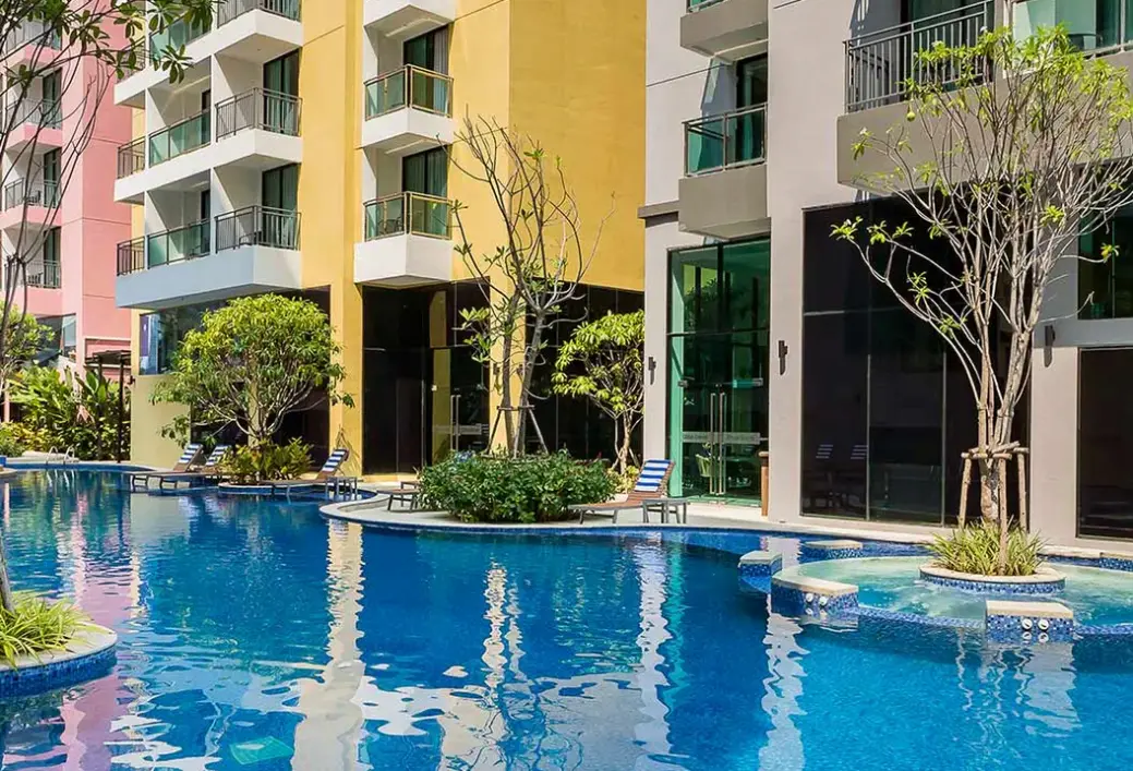 Basen w hotelu Citrus Grande Pattaya