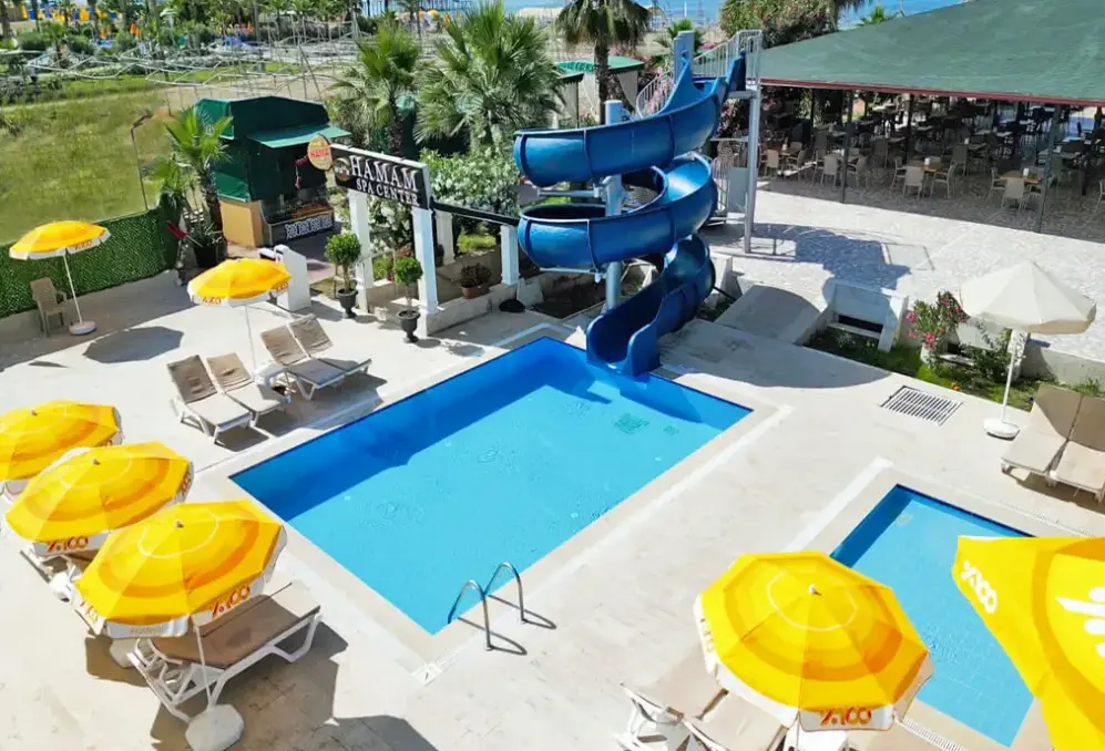 Basen w hotelu Club Wasa Holiday Village