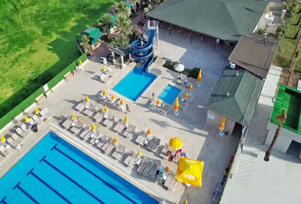 Basen w hotelu Club Wasa Holiday Village