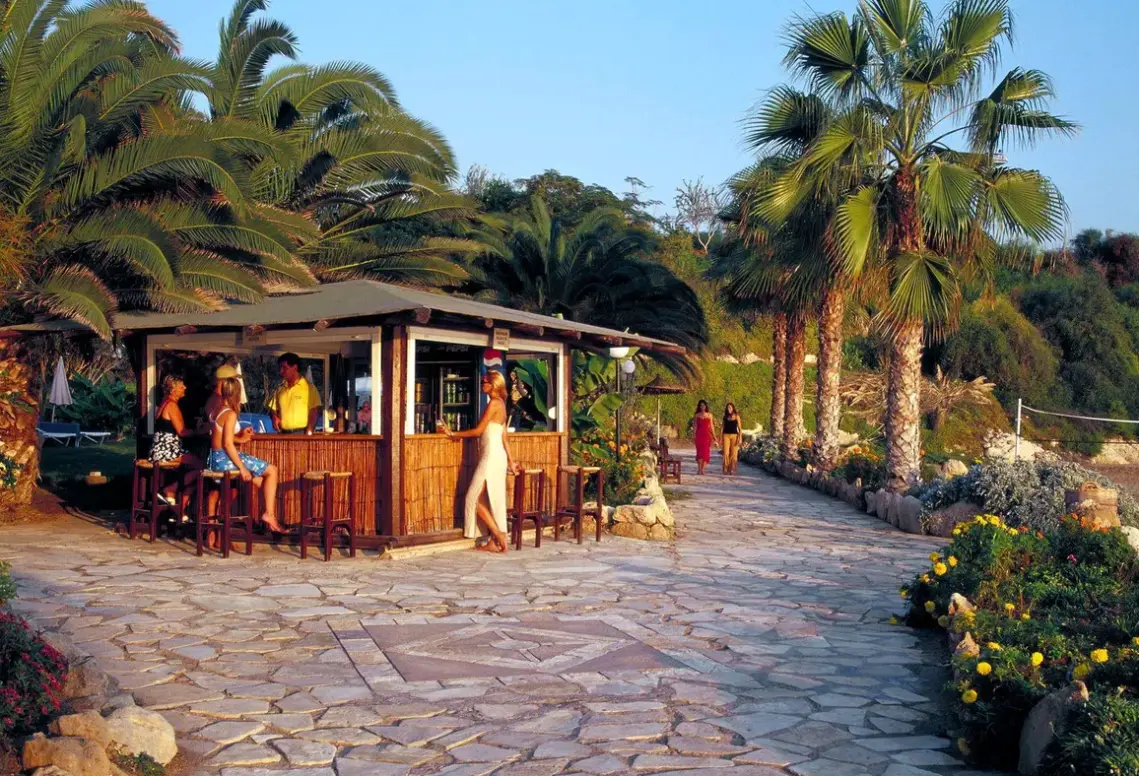 Restauracja i jedzenie w hotelu Coral Beach & Resort (Paphos)