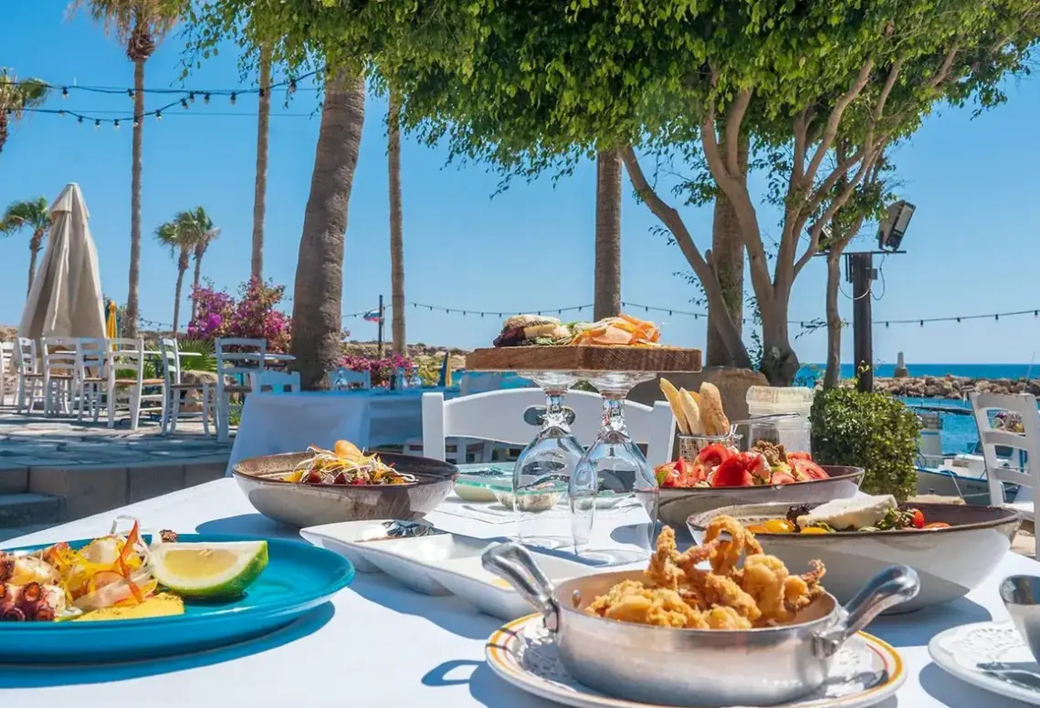 Plaża przy hotelu Coral Beach & Resort (Paphos)