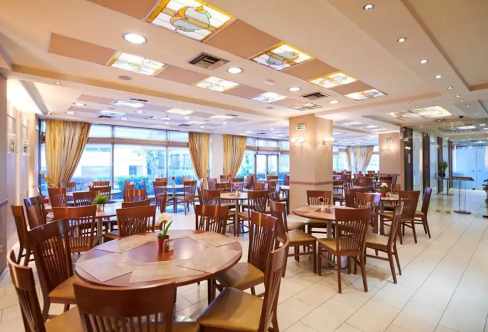 Restauracja i jedzenie w hotelu Crystal City (Athens)