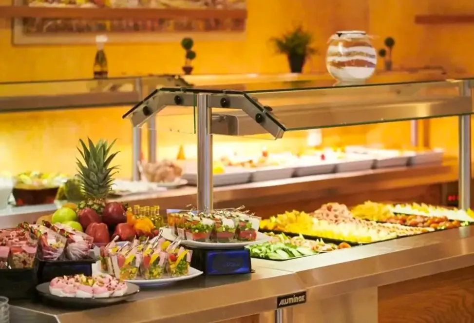 Restauracja i jedzenie w hotelu Crystal City (Athens)