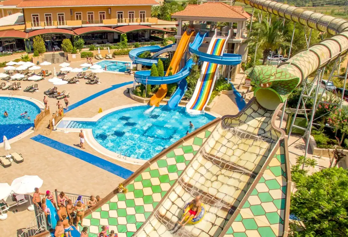 Basen w hotelu Crystal Paraiso Aqua Collection