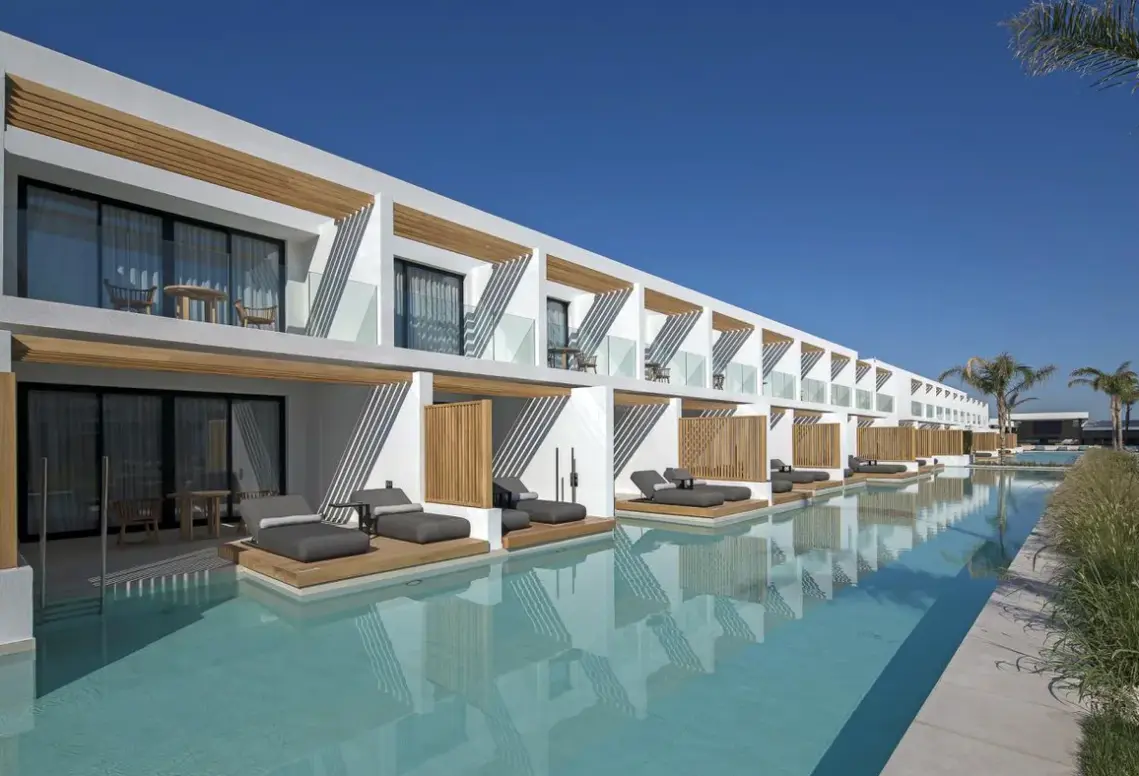 Basen w hotelu D' Andrea Lagoon