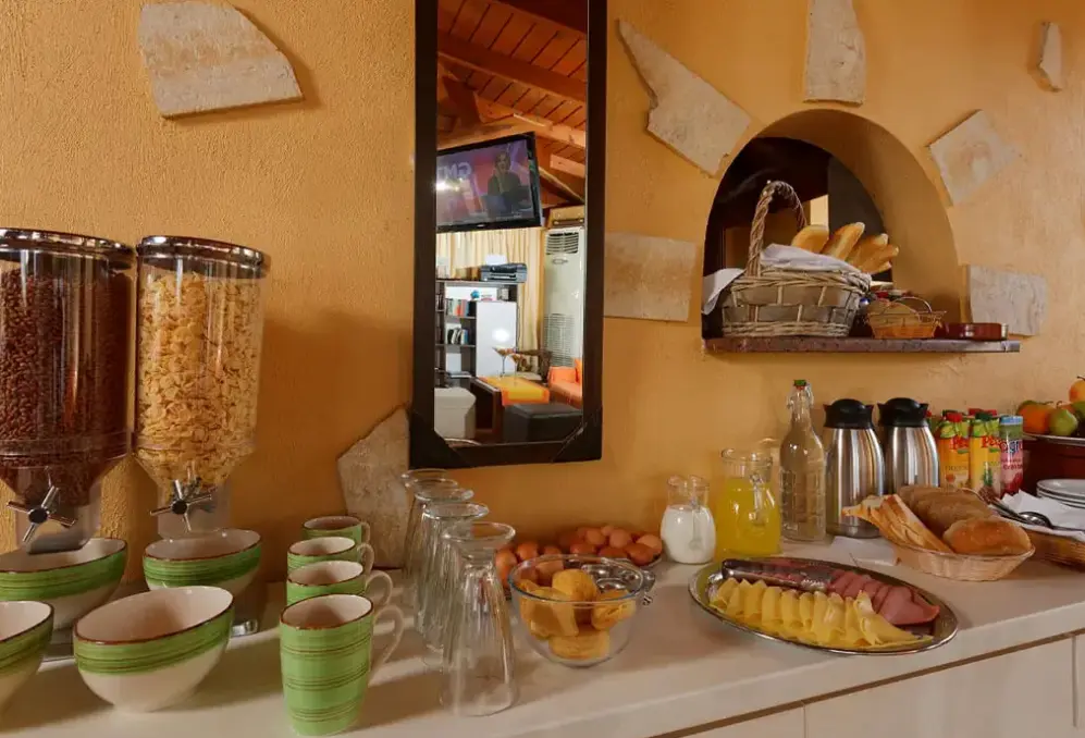 Restauracja i jedzenie w hotelu Danelis Studios & Apartments