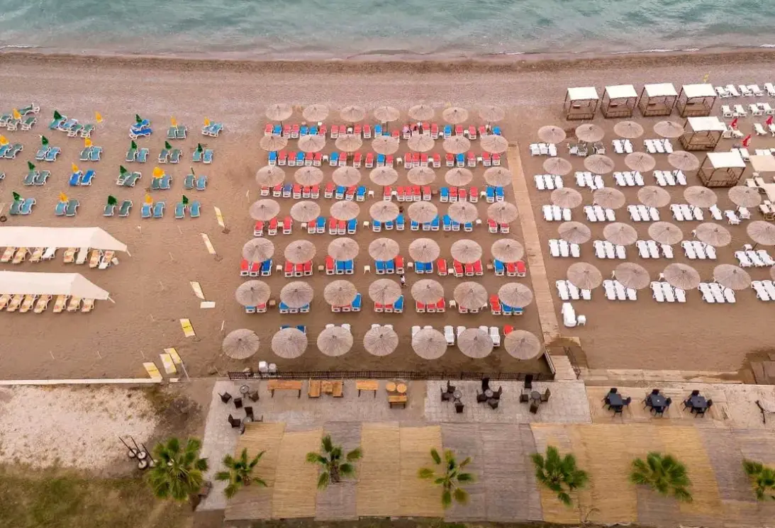 Plaża przy hotelu Dedeman Kemer Resort