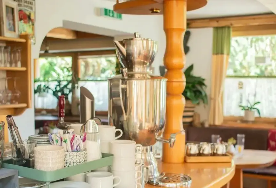 Restauracja i jedzenie w hotelu Der Forsthof