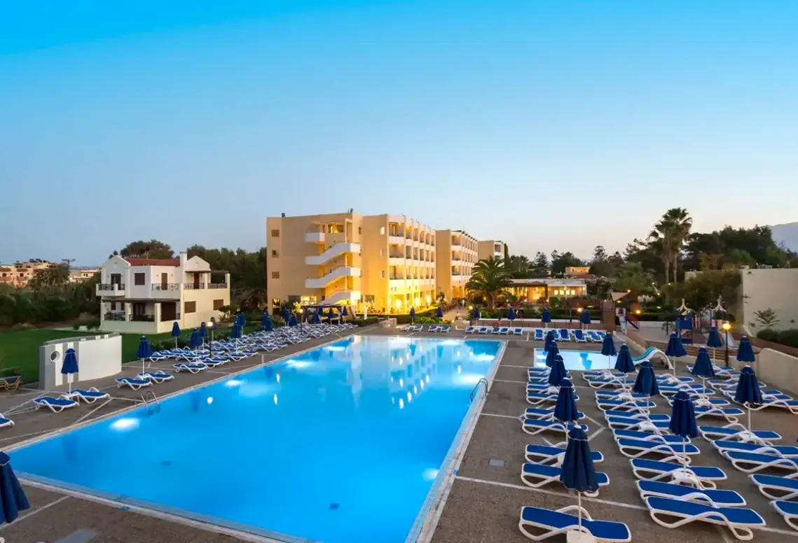 Basen w hotelu Dessole Dolphin Bay Resort
