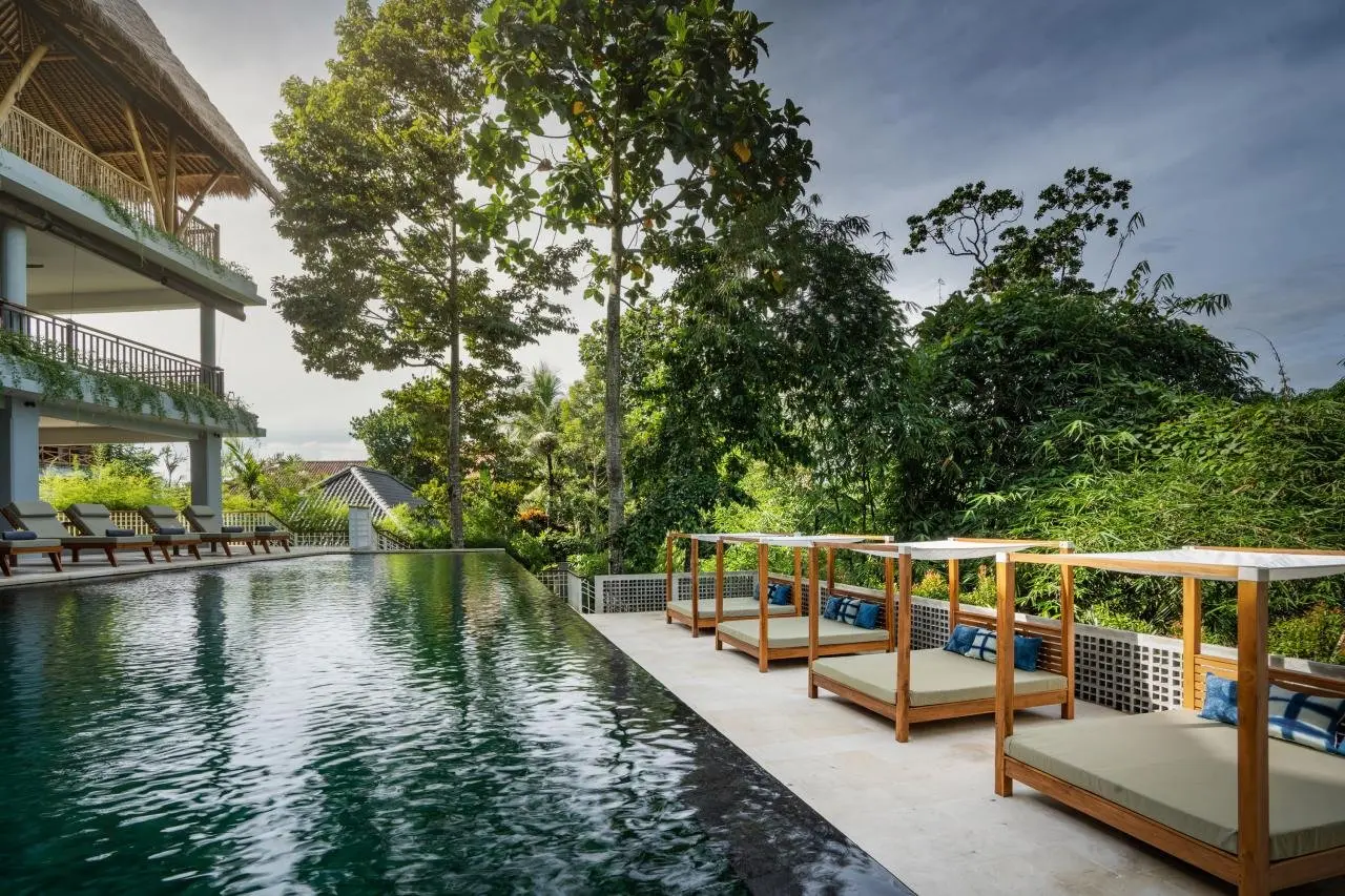 Basen w hotelu Dinara Ubud