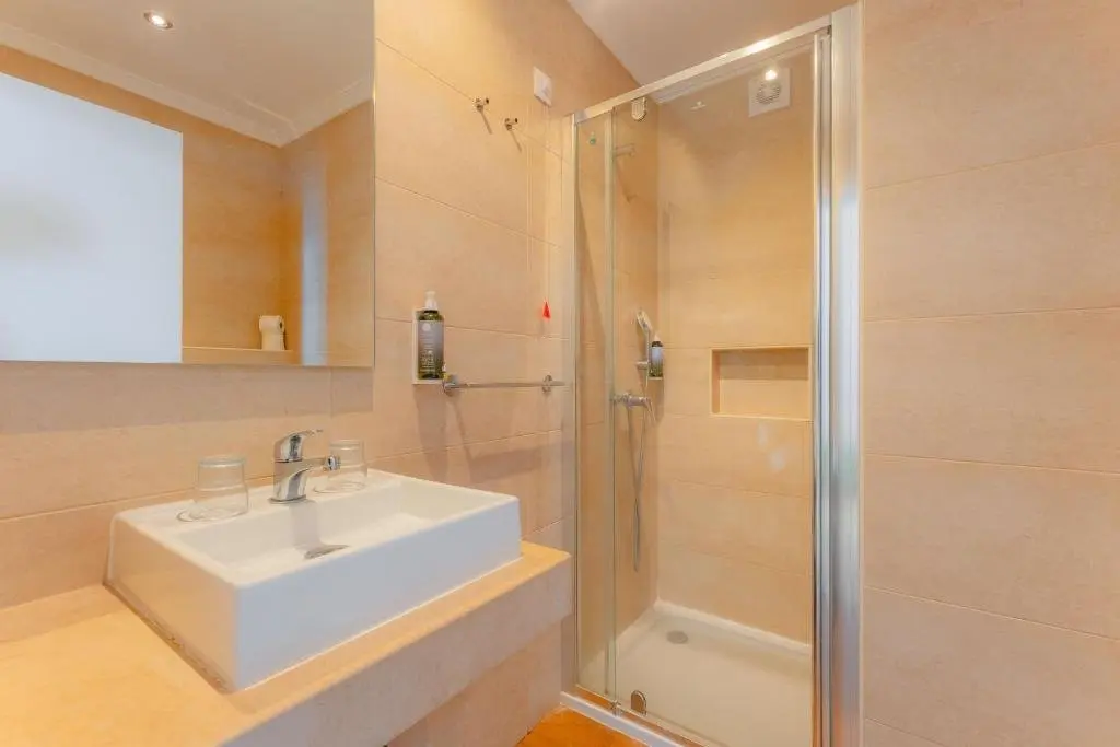 Łazienka w pokoju hotelu Duas Torres