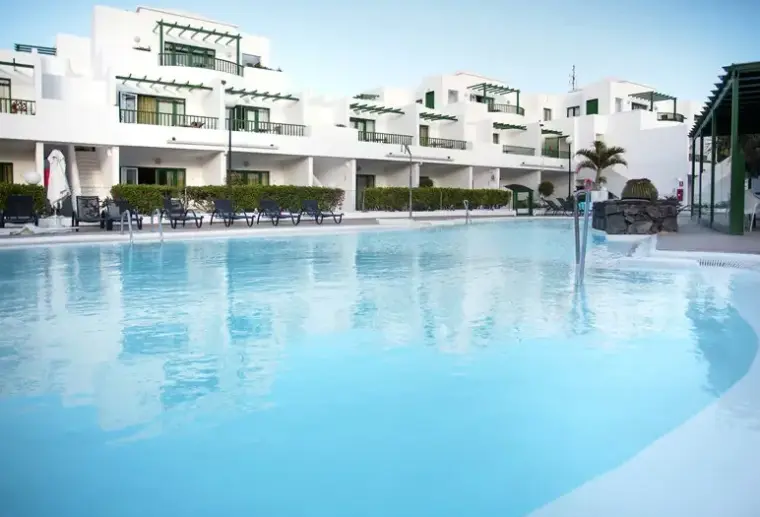 Basen w hotelu El Guarapo Apartments
