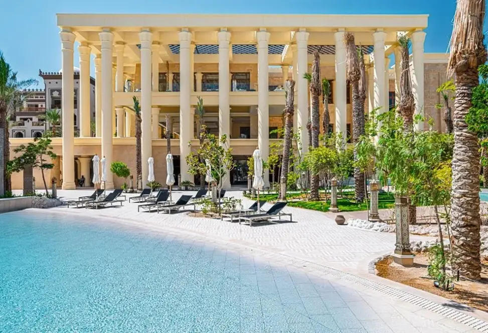 Basen w hotelu El Kasr Red Sea