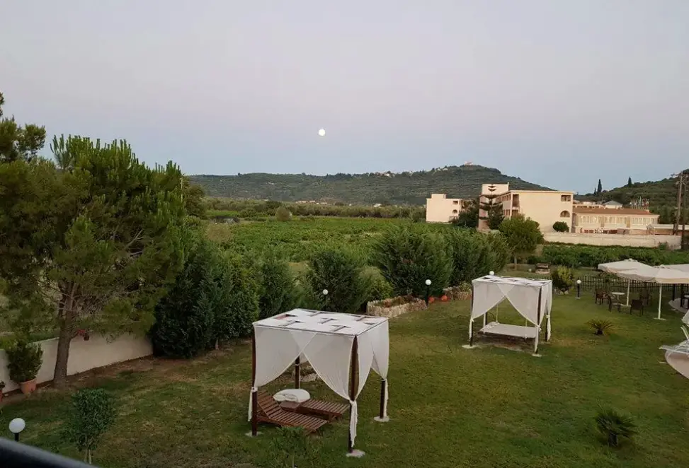 Widok z hotelu Eleni's Garden