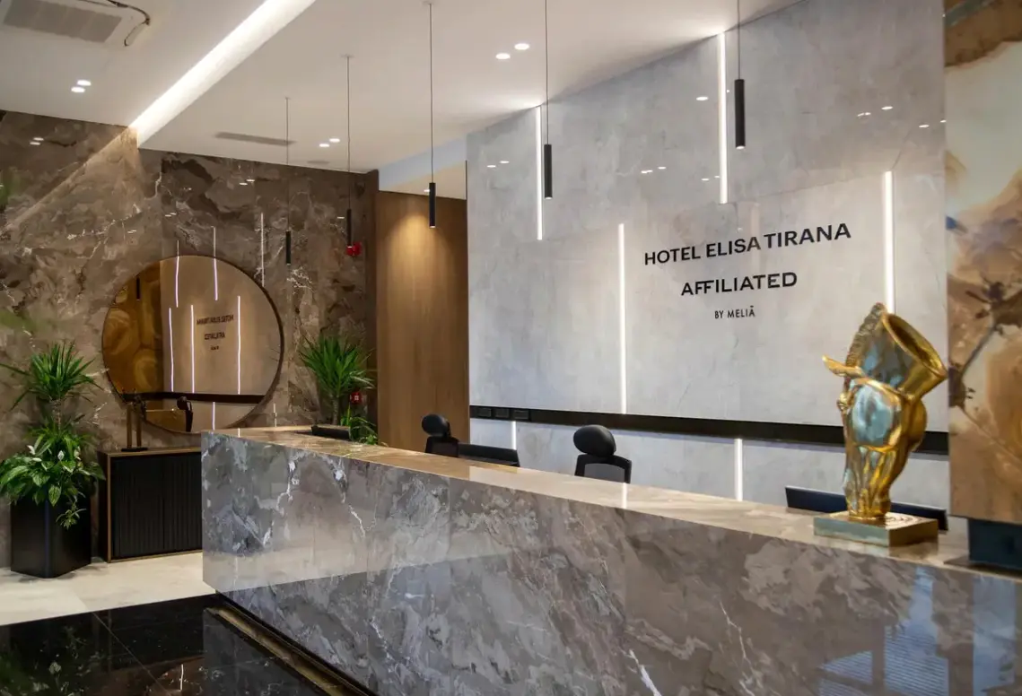 Lobby hotelu Elisa Tirana By Melia