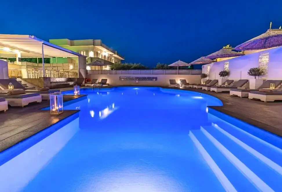 Basen w hotelu Elounda Garden Suites