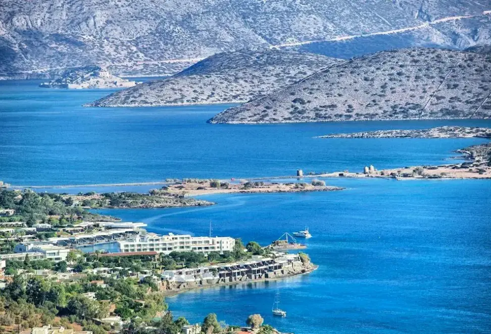Widok z hotelu Elounda Garden Suites