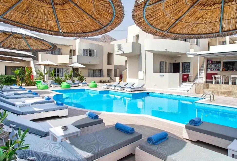 Basen w hotelu Elounda Garden Suites