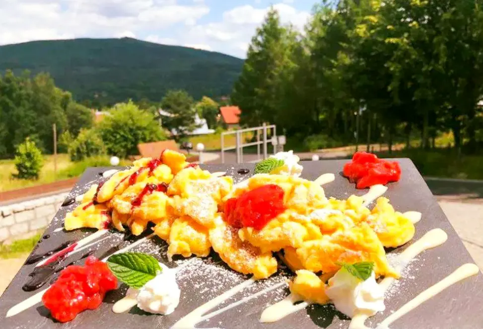 Restauracja i jedzenie w hotelu Era (Świeradów Zdrój)