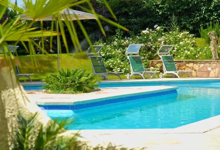 Basen w hotelu Eurogarden