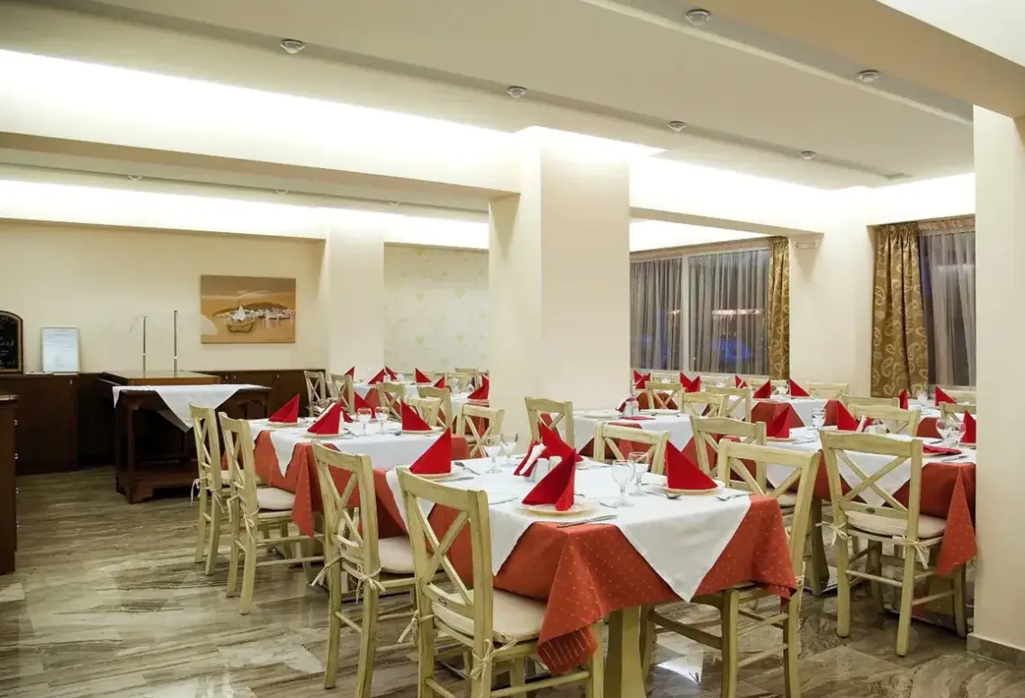 Restauracja i jedzenie w hotelu Europe (Paralia)