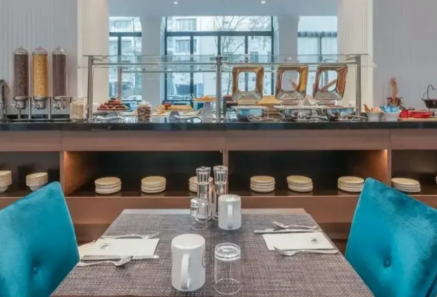 Restauracja i jedzenie w hotelu Eurostars Danube Budapest