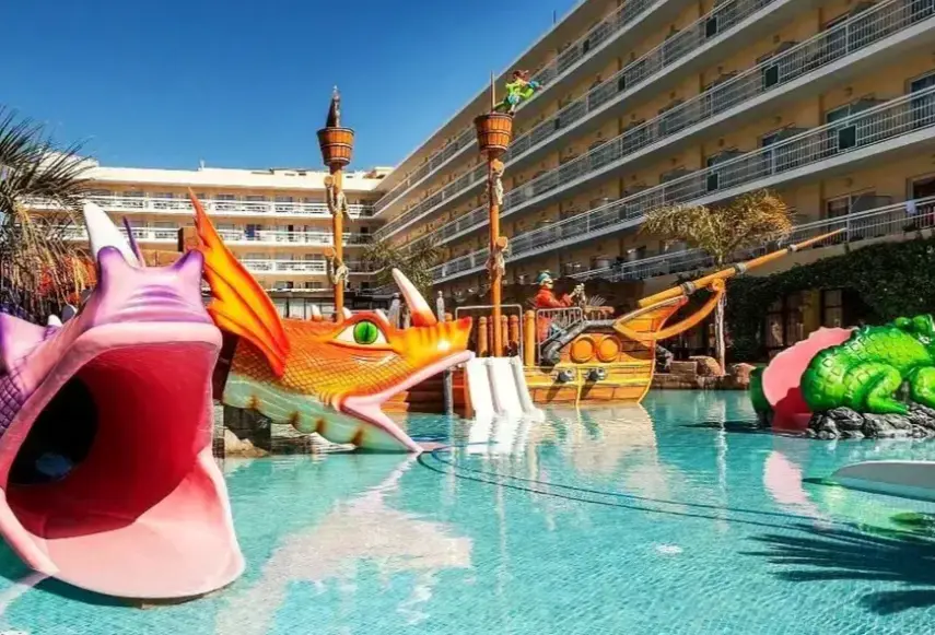 Basen w hotelu Evenia Olympic Garden