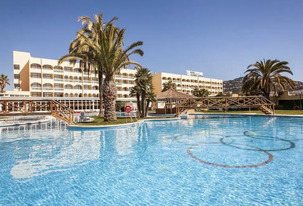 Basen w hotelu Evenia Olympic Park