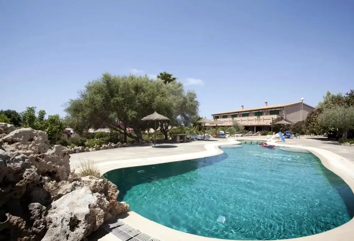 Basen w hotelu Finca Sa Bassa Plana