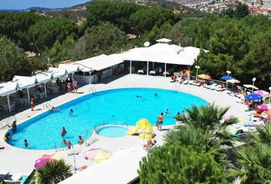 Basen w hotelu Flora (Kusadasi)