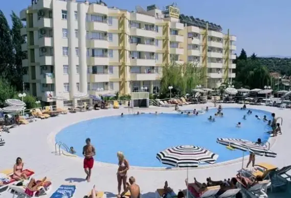 Basen w hotelu Flora (Kusadasi)