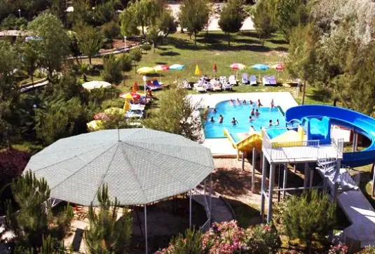 Basen w hotelu Flora (Kusadasi)
