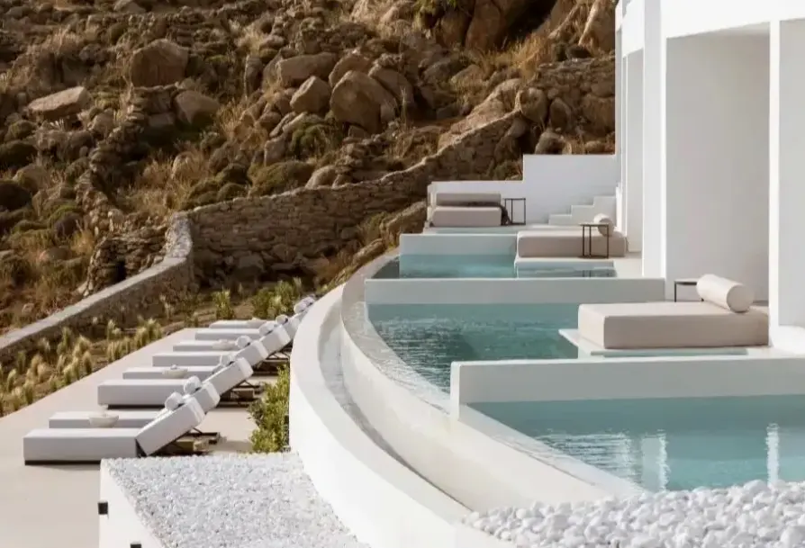 Basen w hotelu Flow Mykonos