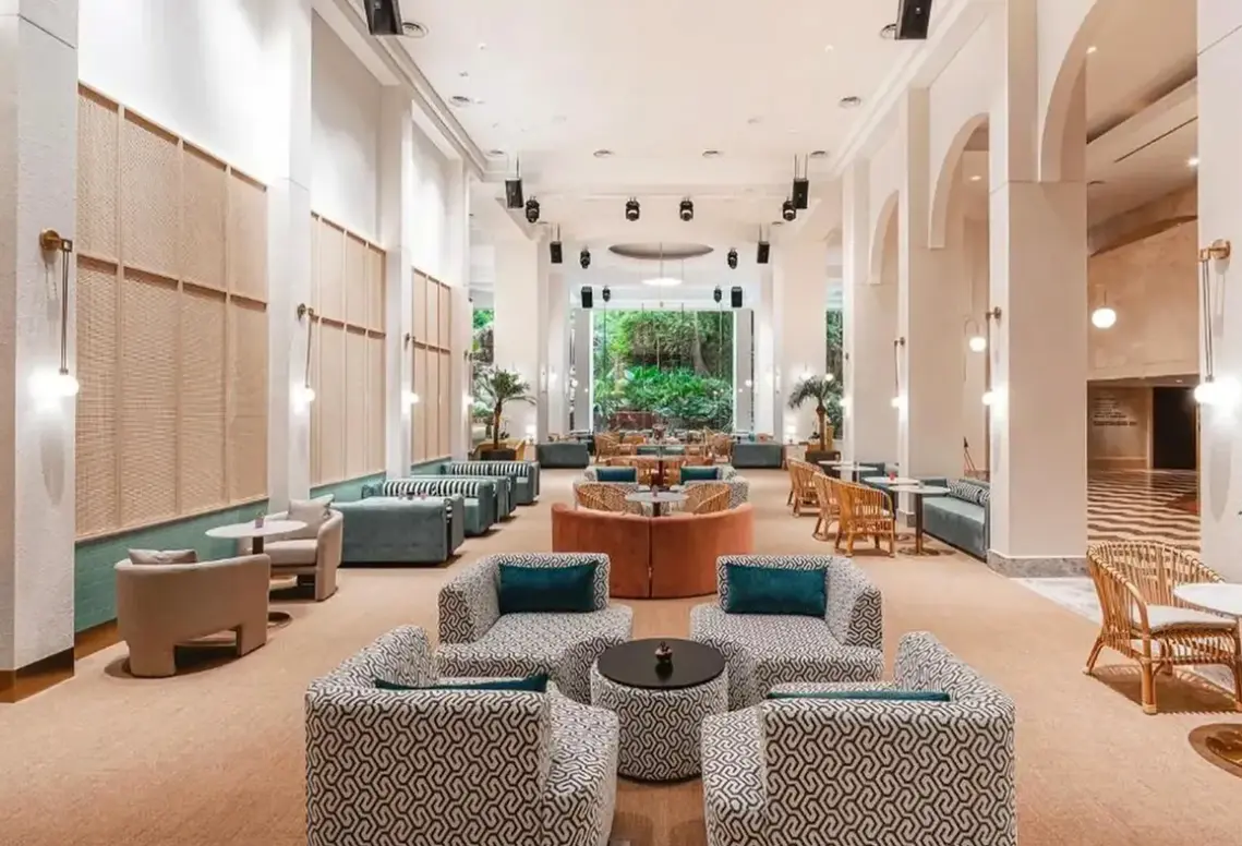 Lobby hotelu Furama Riverfront