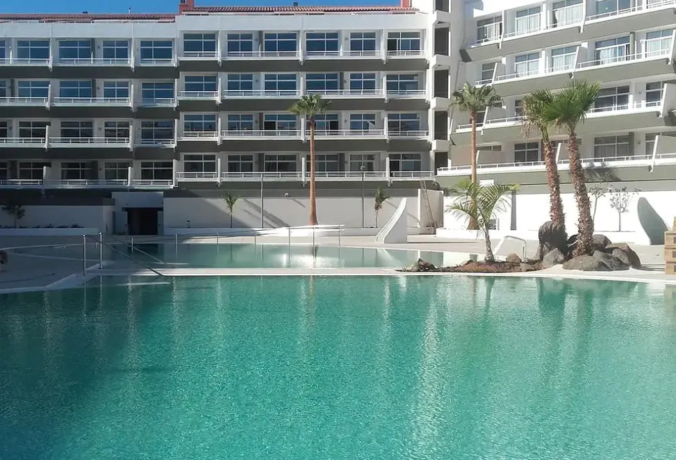 Basen w hotelu Gara Suites (Playa de las Americas)