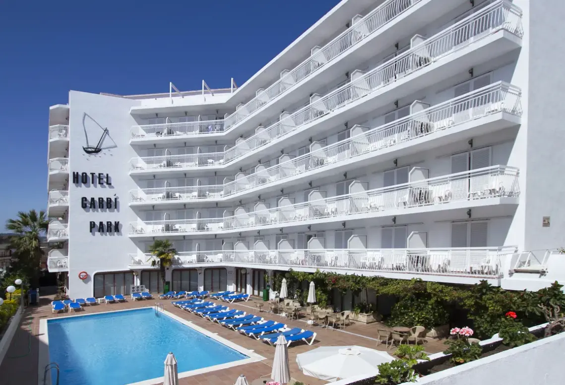 Basen w hotelu Garbi Park