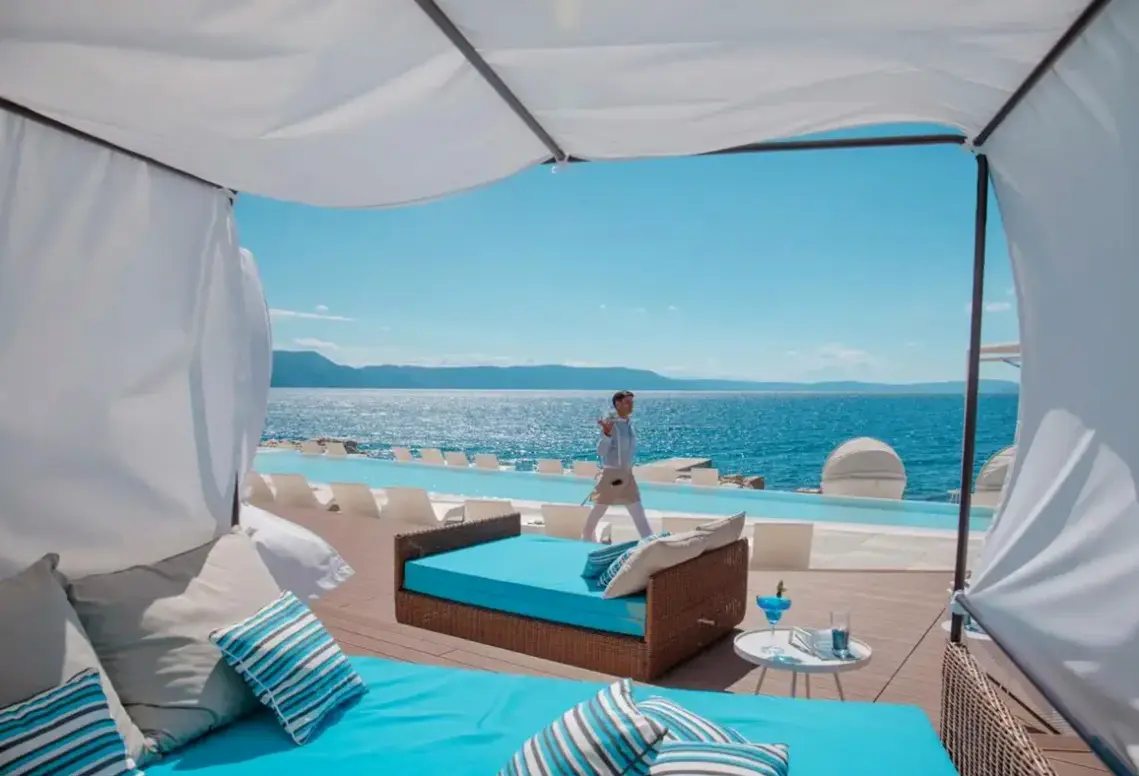 Basen w hotelu Girandella Family Valamar Resort