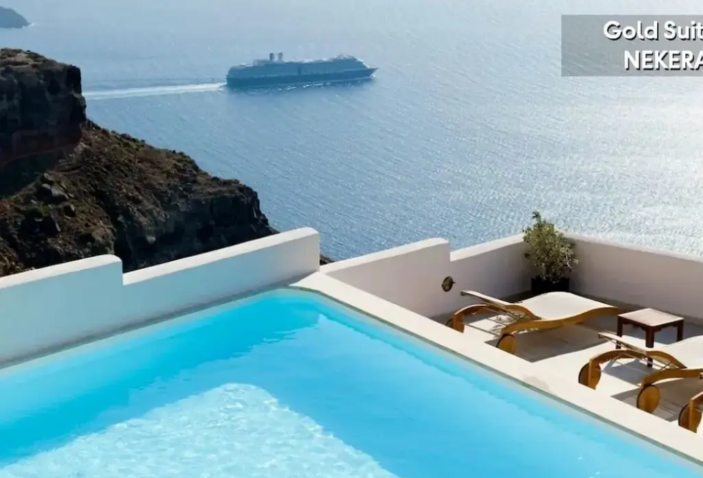 Basen w hotelu Gold Suites