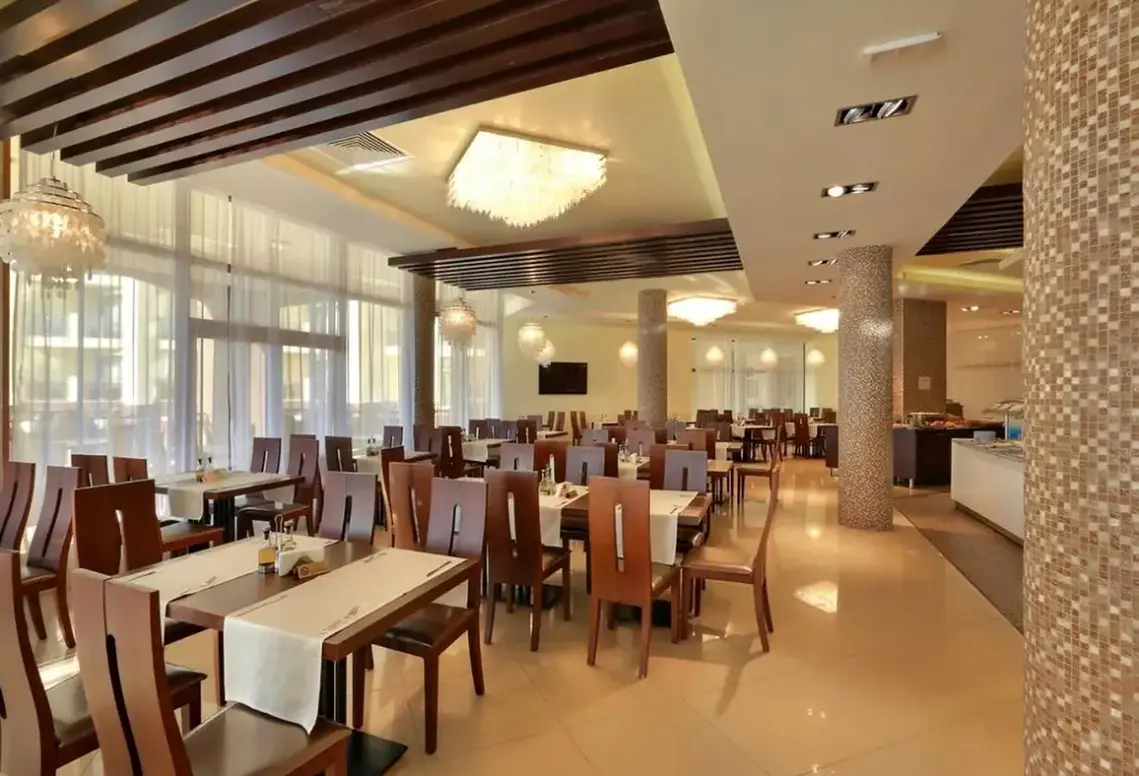 Restauracja i jedzenie w hotelu Golden Line (Złote Piaski)