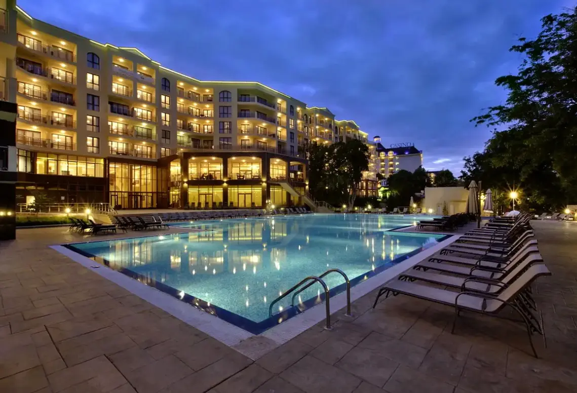 Basen w hotelu Golden Line (Złote Piaski)