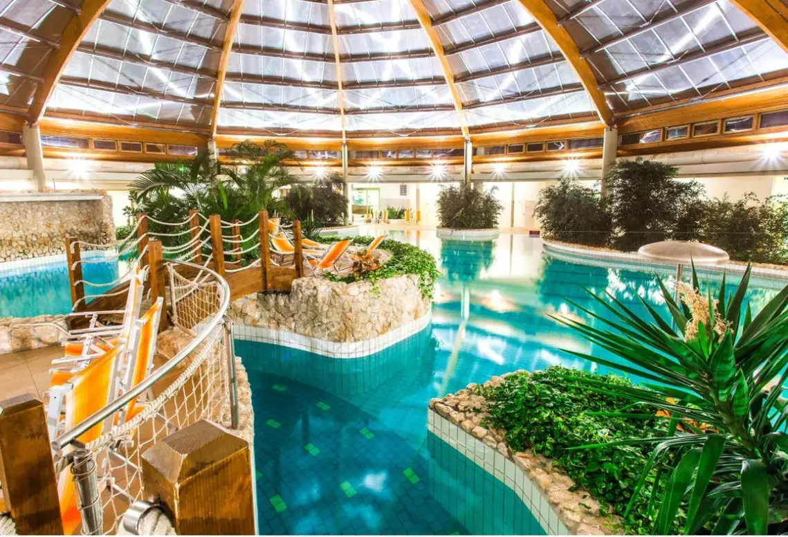 Basen w hotelu Gotthard Therme