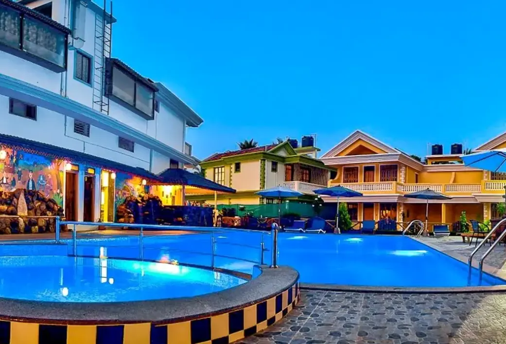 Basen w hotelu Grace Suites