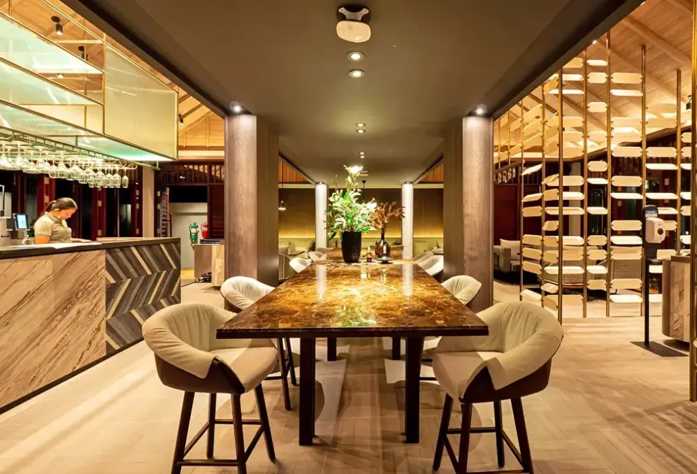 Restauracja i jedzenie w hotelu Grand Mercure Khao Lak